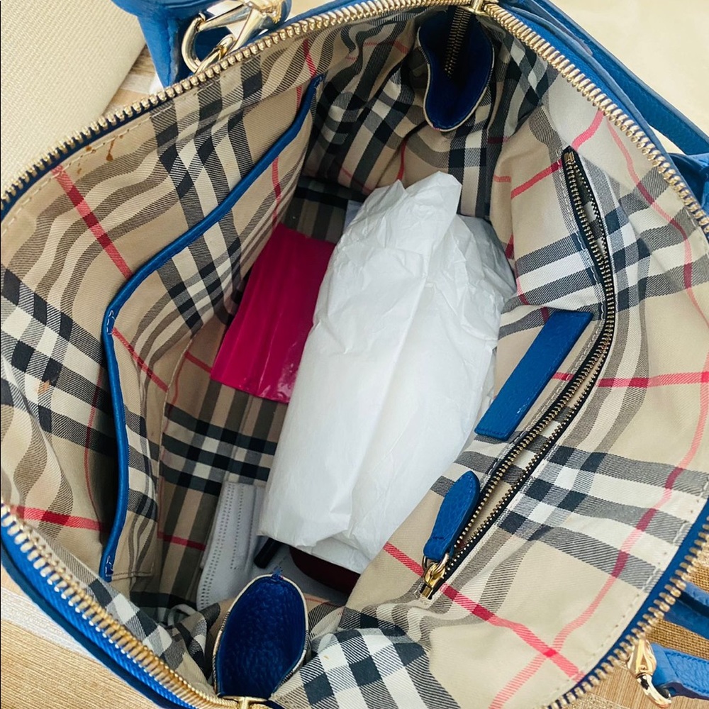 Blue Burberry stunning grain leather medium bag, with golden Burberry logo💙💙💙 - Picture 4 of 4